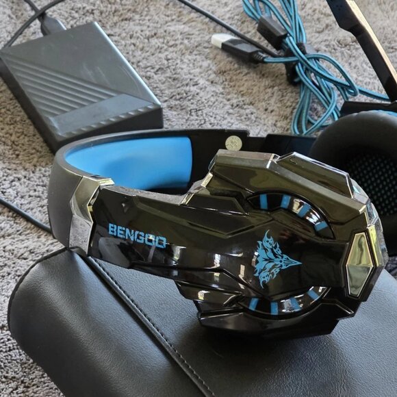 PS5 Digital Edition 825GB White Console, Controller, Stand, 4TB WD HD, Headset - Picture 4 of 13